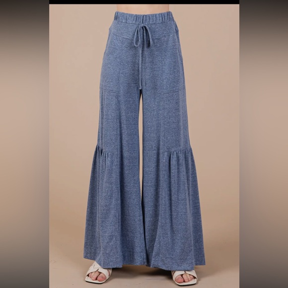 Solid Tiered Wide Leg Flare Pants - Picture 5 of 6